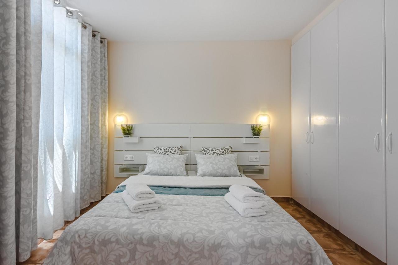 Apartment Apart America - 150 Meters From The Beach, Free Wi-Fi Arona  Kültér fotó